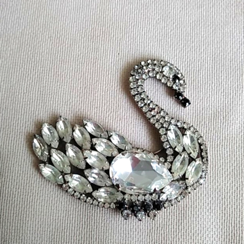 SWAN CRYSTAL ICE BROOCH